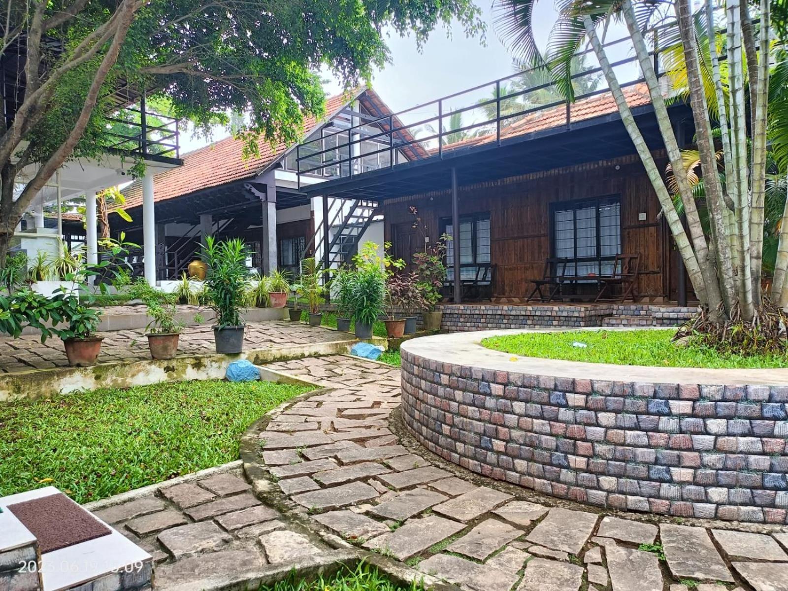 Puthooram Seaview Cliff Resort Варкала Экстерьер фото